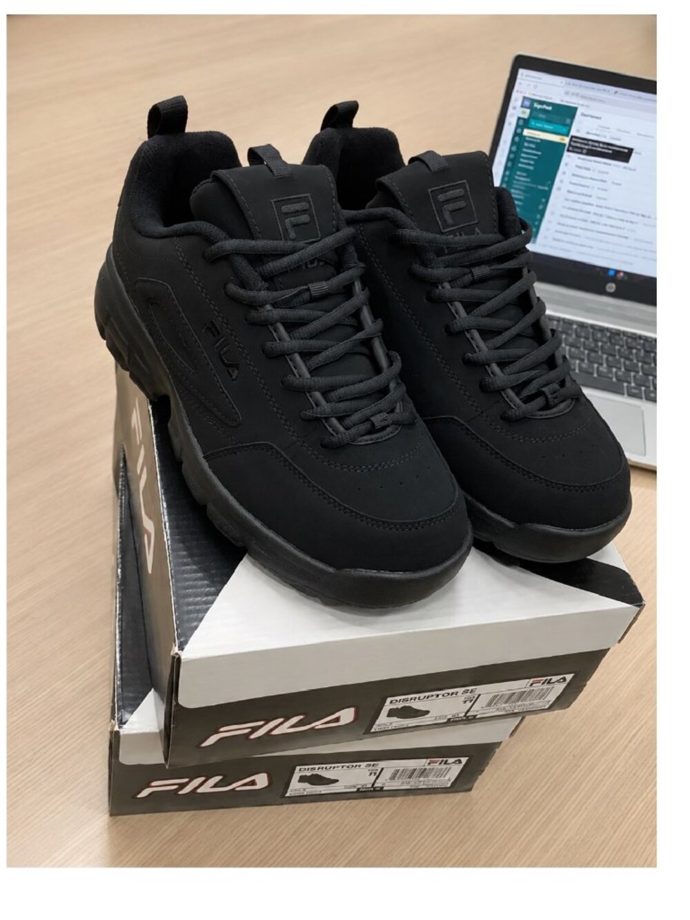 FILA Disruptor SE Men’s Triple Black Sneakers Chunky Platform Athletic Shoes